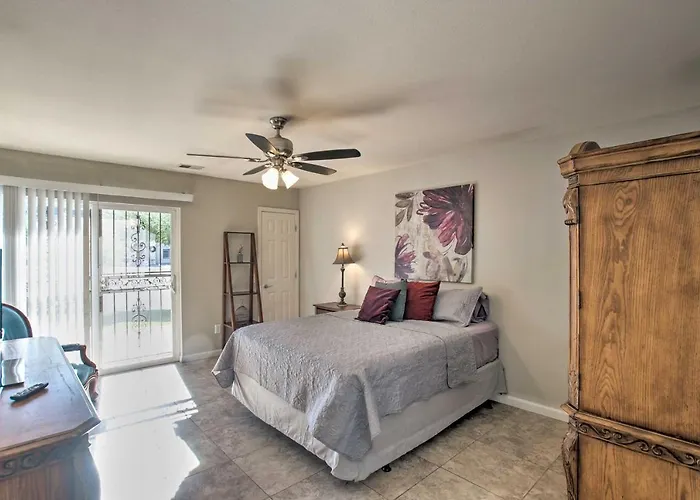 Game Room, Fire Pit & Putting Green: Glendale
