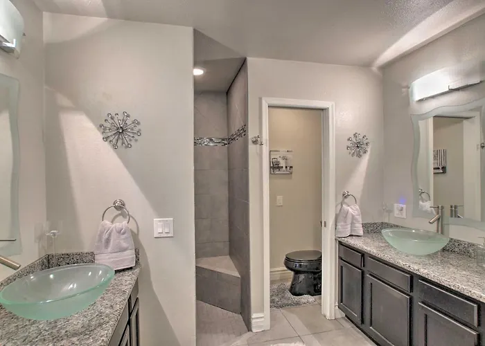 Game Room, Fire Pit & Putting Green: Glendale